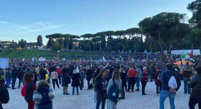 No green pass, giornata di manifestazioni in alcune città italiane