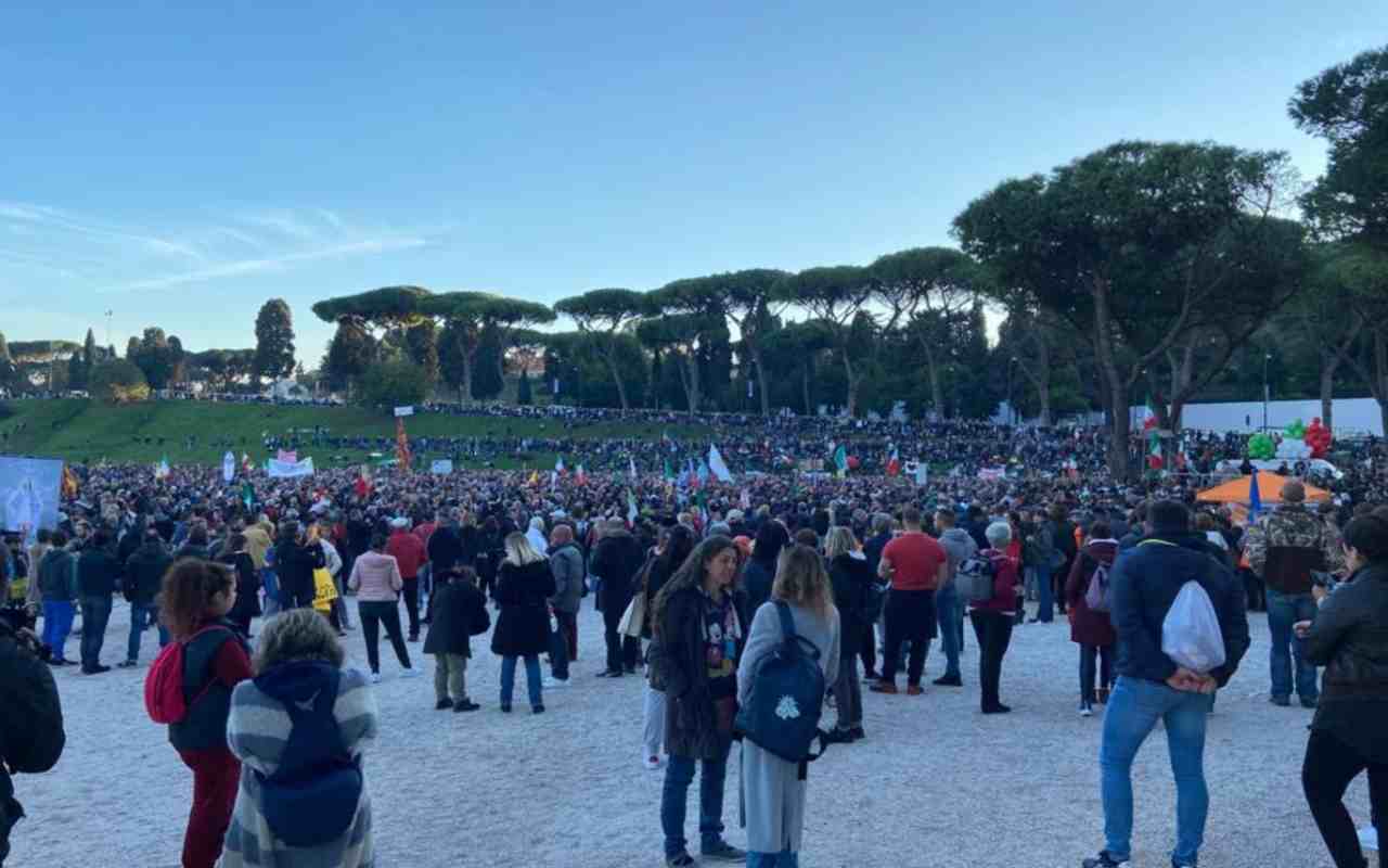 No green pass, giornata di manifestazioni in alcune città italiane