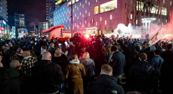 Proteste a Rotterdam contro le restrizioni, due feriti