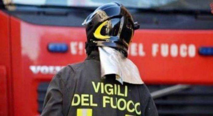 In fiamme una palazzina a Roma, 18 persone intossicate