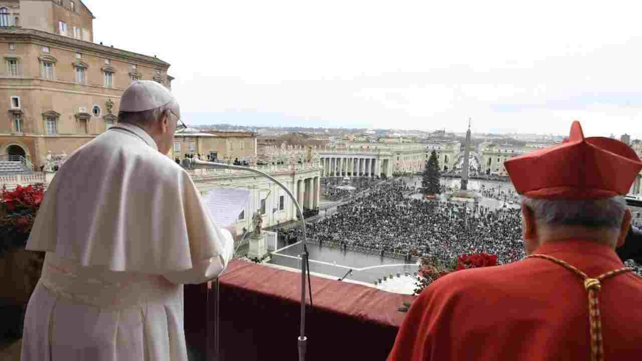 Papa Francesco: “Bambino Gesù dona pace al mondo intero”