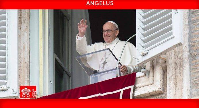 Angelus 8 dicembre, Papa: “La santità non è questione di santini o immaginette”