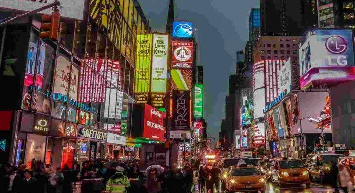 New York, festeggiamenti con restrizioni in Times Square
