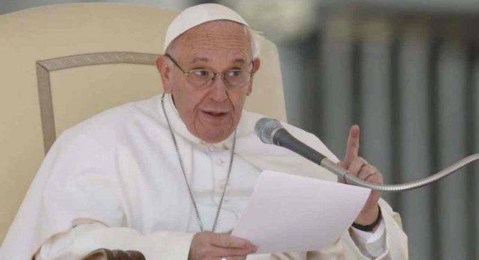 Papa: “L’aumento della spesa per le armi al 2% è una pazzia, mi sono vergognato”