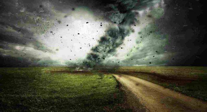 Tempesta scatena tornado negli Usa, fino a 100 morti nel Kentucky. Biden: “Tragedia inimmaginabile””