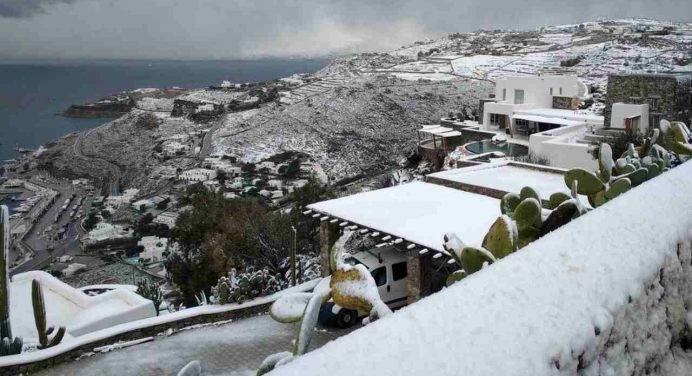 Neve sulle Cicladi, si imbianca anche Mykonos