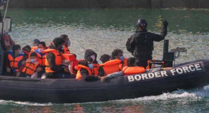 Scafisti salpavano dalla Sicilia per prendere i migranti in Tunisia