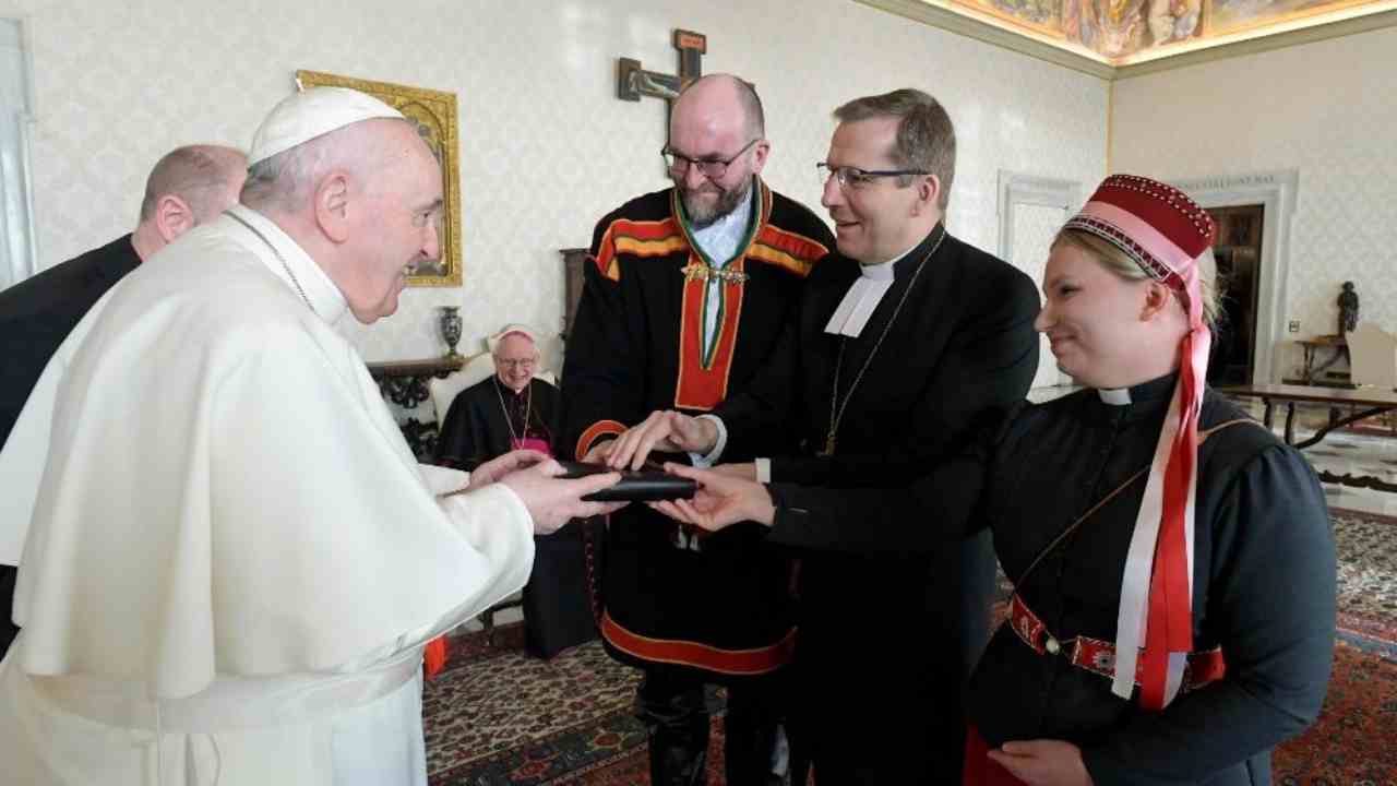 Il Papa riceve il presidente della Bosnia Erzegovina e la delegazione finlandese