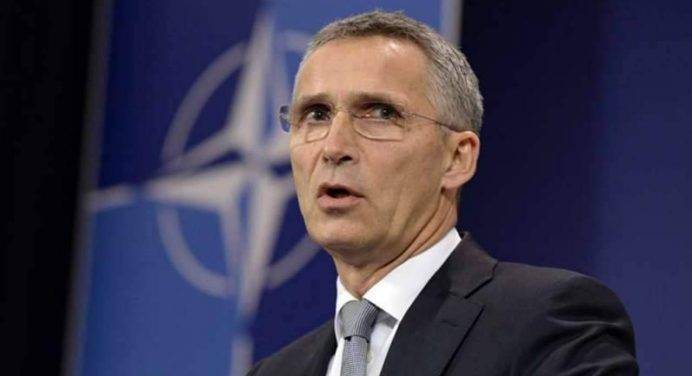 Nato: “Escalation seria, siamo in allerta”. Putin: “Smilitarizzare l’Ucraina”