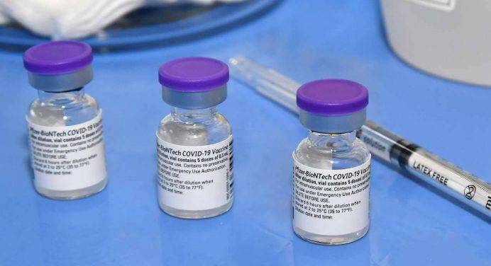 Omicron: Ema pronta ad approvare in autunno il vaccino Pfizer adatto contro BA.4 e BA.5