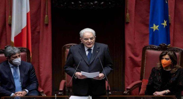 Il giuramento di Mattarella: “Un impegno comune per un’Italia più forte”