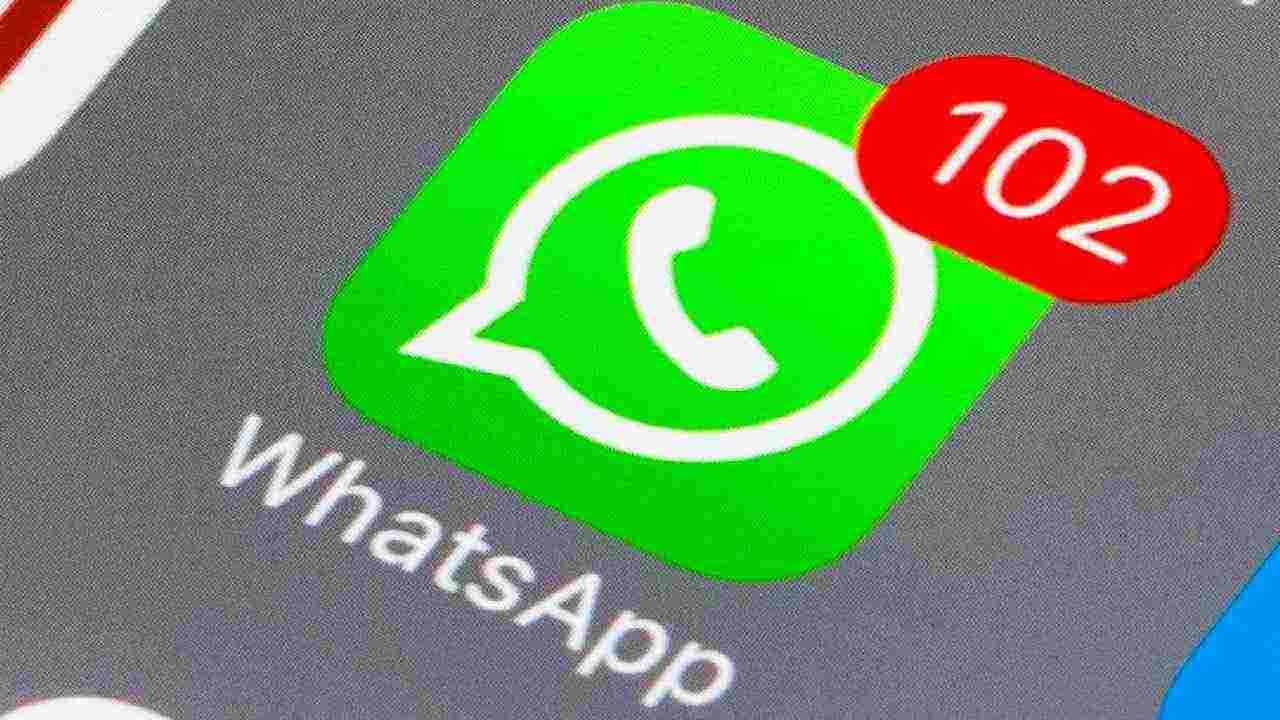 Vuoi leggere i messaggi Whatsapp senza che nessuno se ne accorga? Ecco il trucco