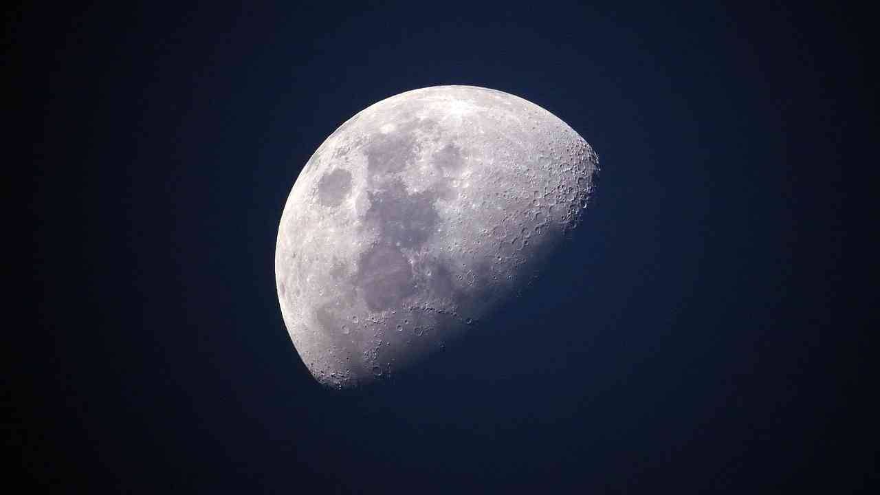 Attenzione: un razzo punta dritto sulla Luna: noi siamo in pericolo?