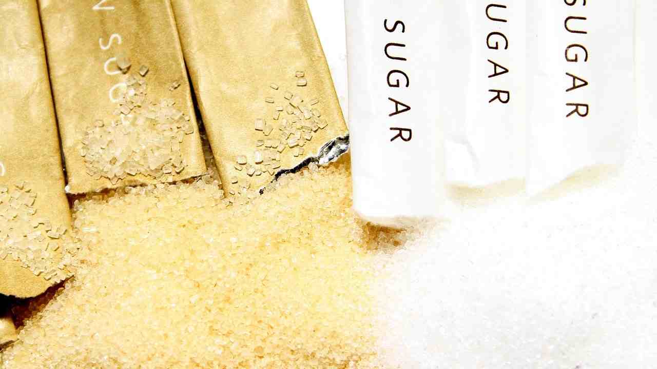E’ meglio lo zucchero bianco o quello di canna? La risposta all’eterno dibattito
