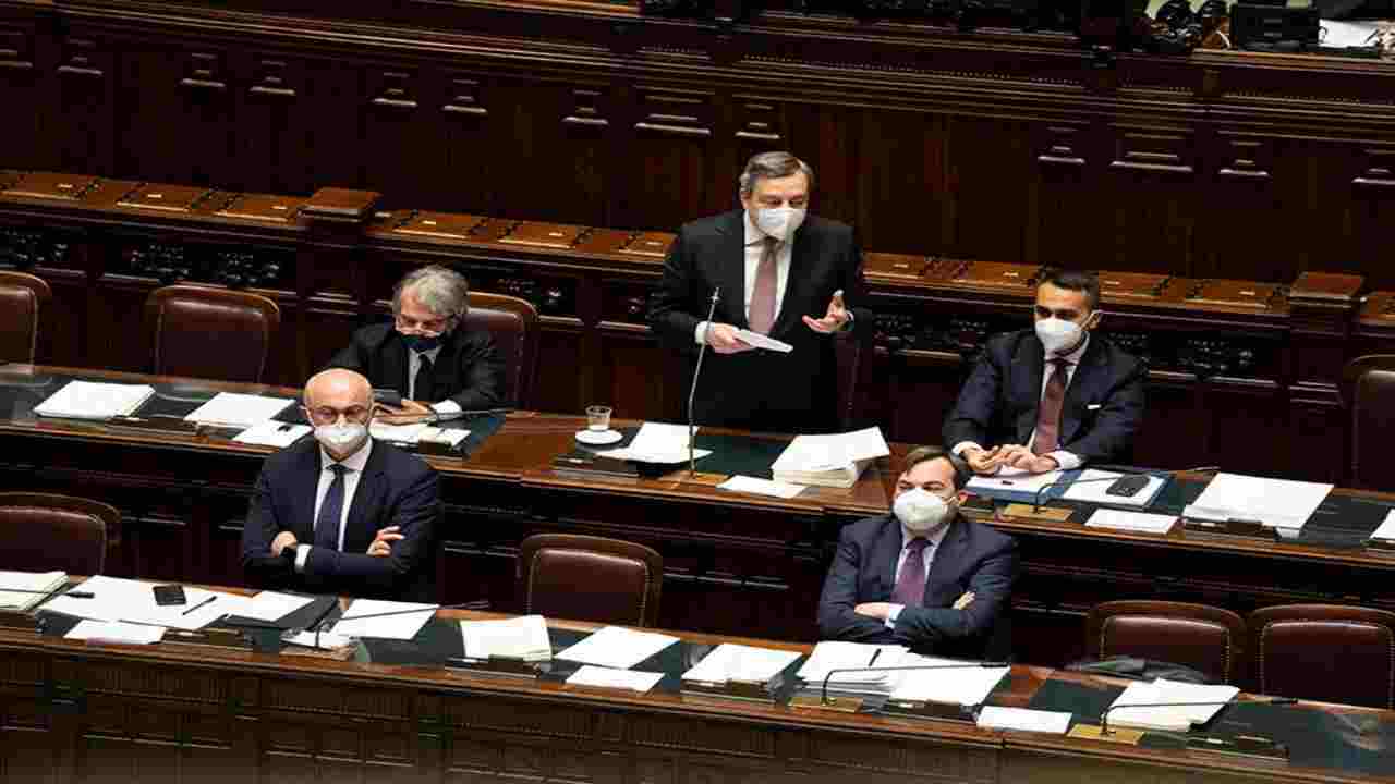 Draghi al Parlamento: “L’Italia lavora con determinazione per la cessazione delle ostilità”