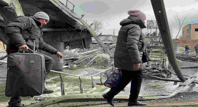 Ucraina: missili russi nelle regioni di Poltava e Sumy. Evacuati tutti i civili dall’acciaieria Azovstal un ferito