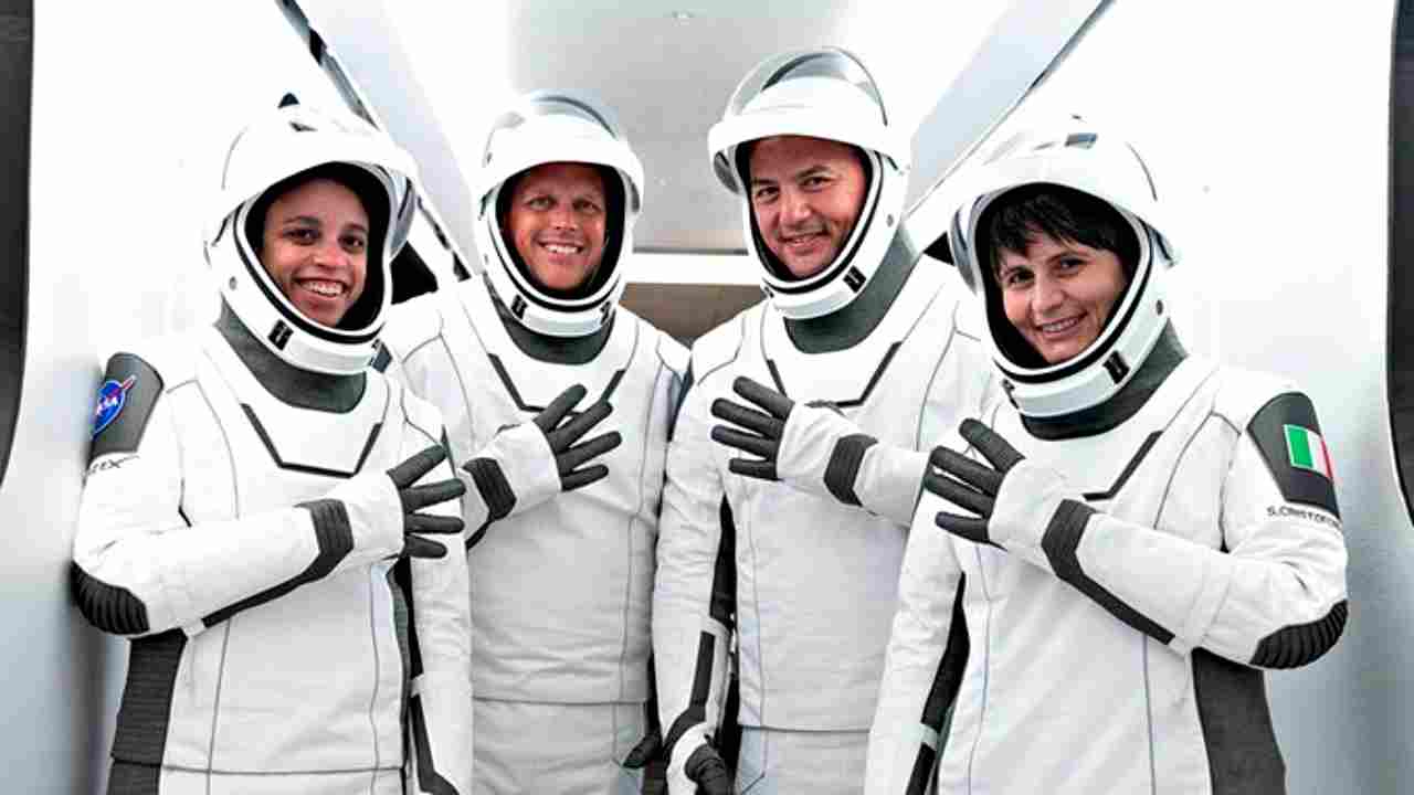 Crew-4 partita dallo Kennedy Space Center: AstroSamantha di nuovo nello spazio