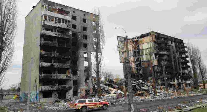 Ucraina: edificio di 9 piani bombardato a Uman, morti 6 bambini