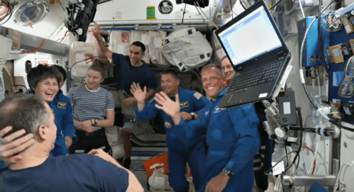 AstroSam ed equipaggio della Crew-4 sulla Stazione Spaziale Internazionale