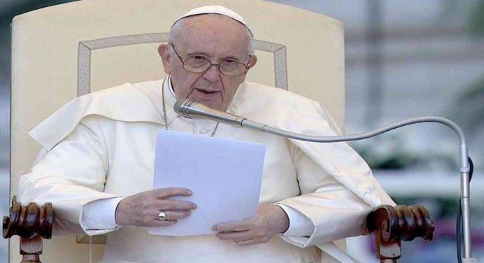 Papa Francesco ai giovani: “Tuffatevi, come Pietro, per andare incontro a Gesù”