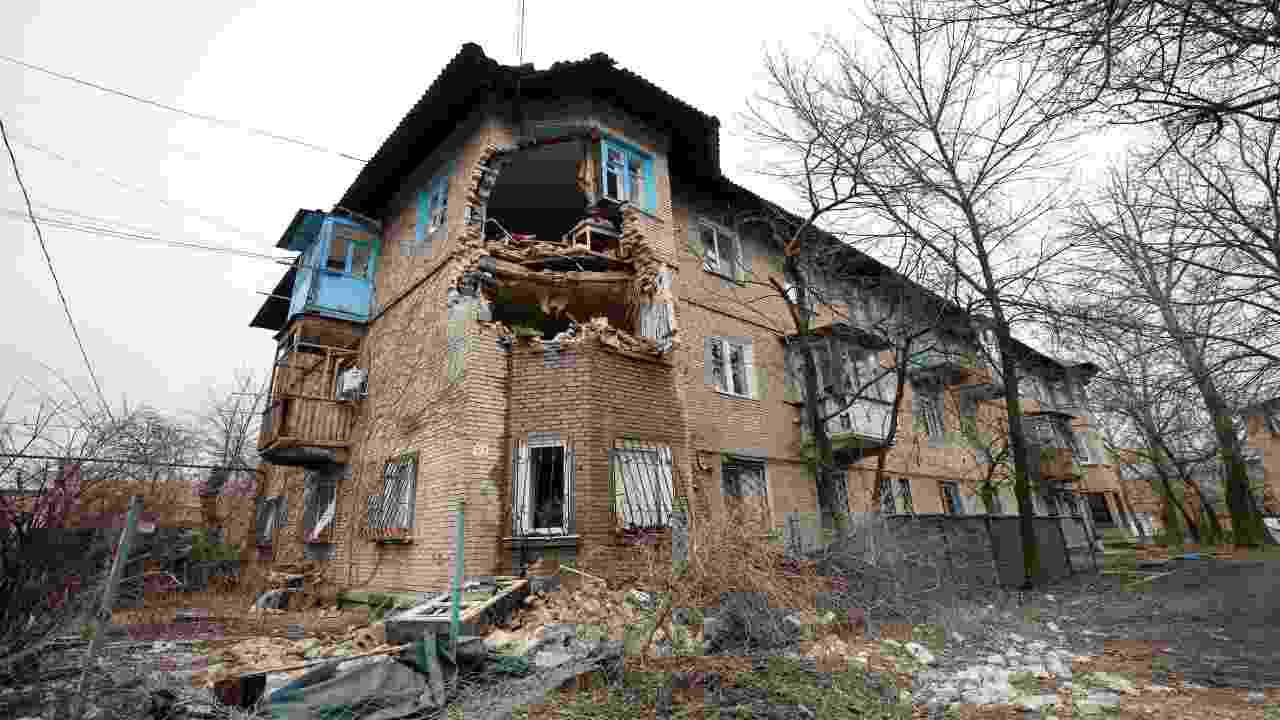 Ucraina, distrutta da raid russi una scuola a Bakhmut