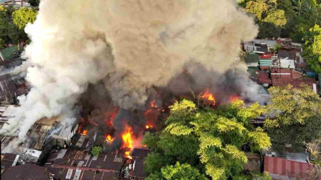 Incendio distrugge 80 case a Manila, 8 morti tra cui 6 bambini