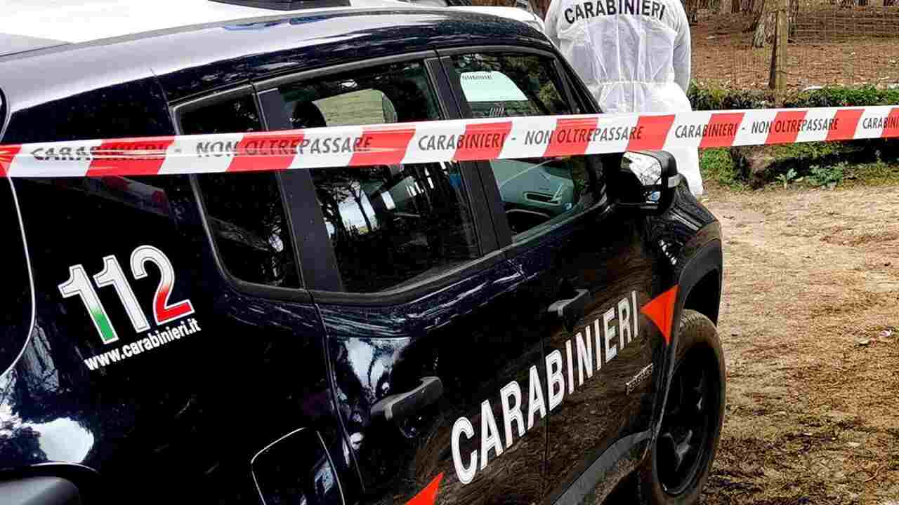 Femminicidio a Bucchianico: donna uccisa in un vicolo, arrestato il figlio