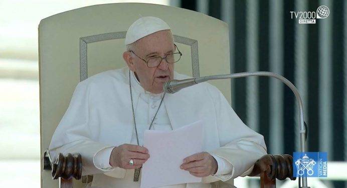 Papa: “Favorire nei fedeli laici una più chiara consapevolezza della loro vocazione”