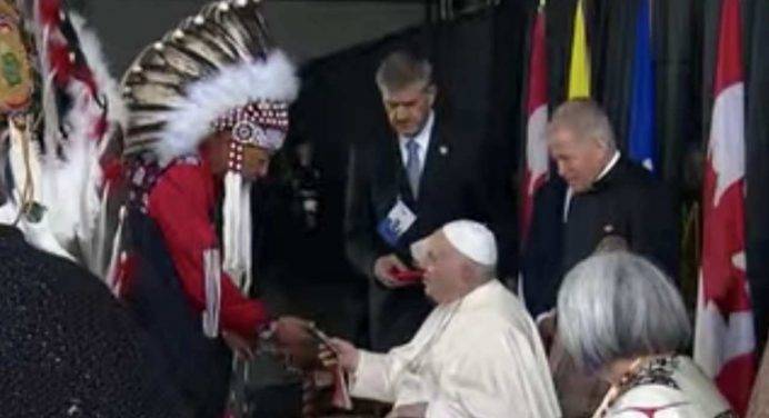 Papa: “Ascoltare le popolazioni indigene per imparare dalla loro sapienza”