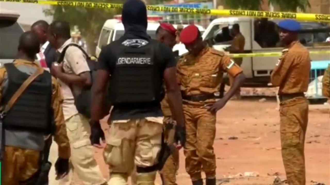 Strage di cristiani in Burkina Faso. L’attacco davanti a una chiesa