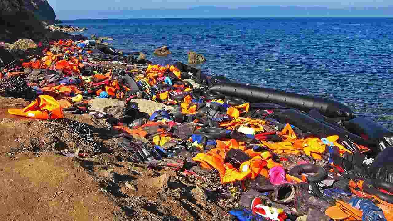 Migranti, naufragio in Grecia: decine i dispersi