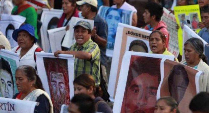 Messico, arrestato giudice che indagava su studenti desaparecidos