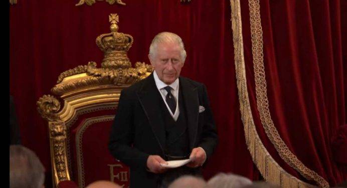 Carlo III proclamato re: per la prima volta la cerimonia in diretta tv