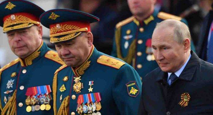 Il ministro della Difesa russo Sergei Shoigu è riapparso in pubblico