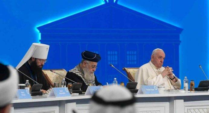 Kazakistan, il Papa ai leader religiosi: “Siamo fratelli, figli dello stesso cielo”
