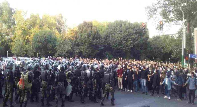 Continuano le proteste in Iran. Giustiziato un manifestante