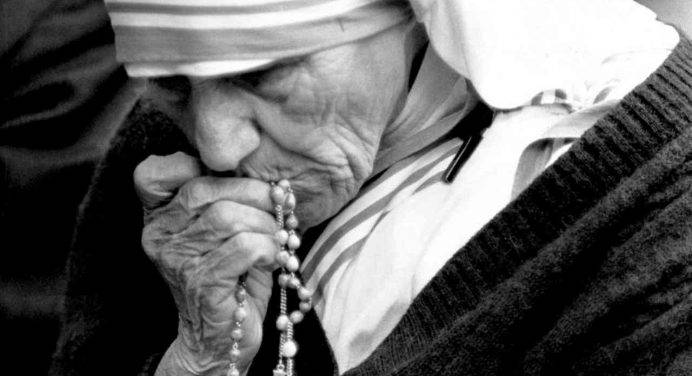 Madre Teresa di Calcutta: la “santa degli ultimi” che ha parlato anche al mio cuore