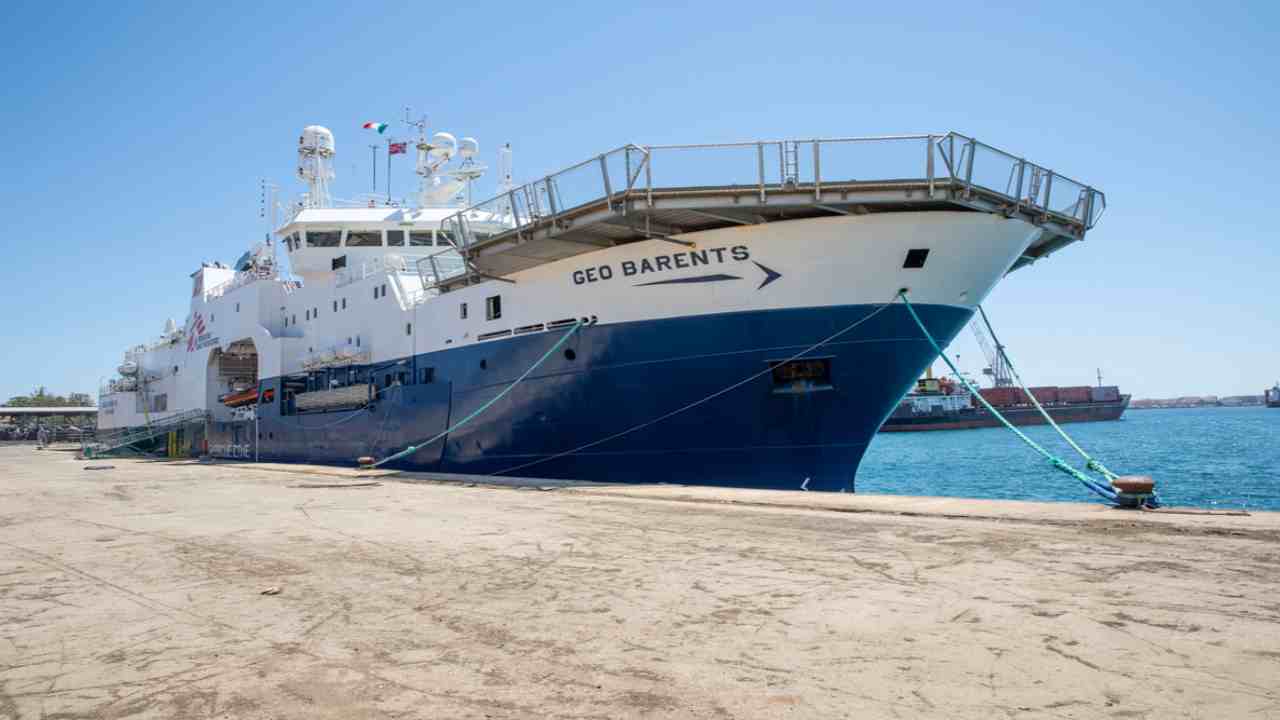 Geo Barents diretta verso Taranto con 293 migranti a bordo