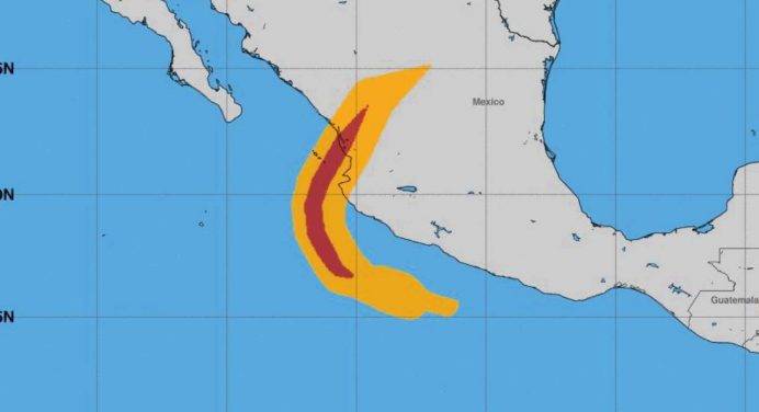 L’uragano Roslyn sferza il Messico portando morte e distruzione