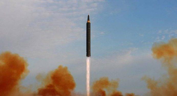 Seul: la Corea del Nord ha lanciato un missile balistico