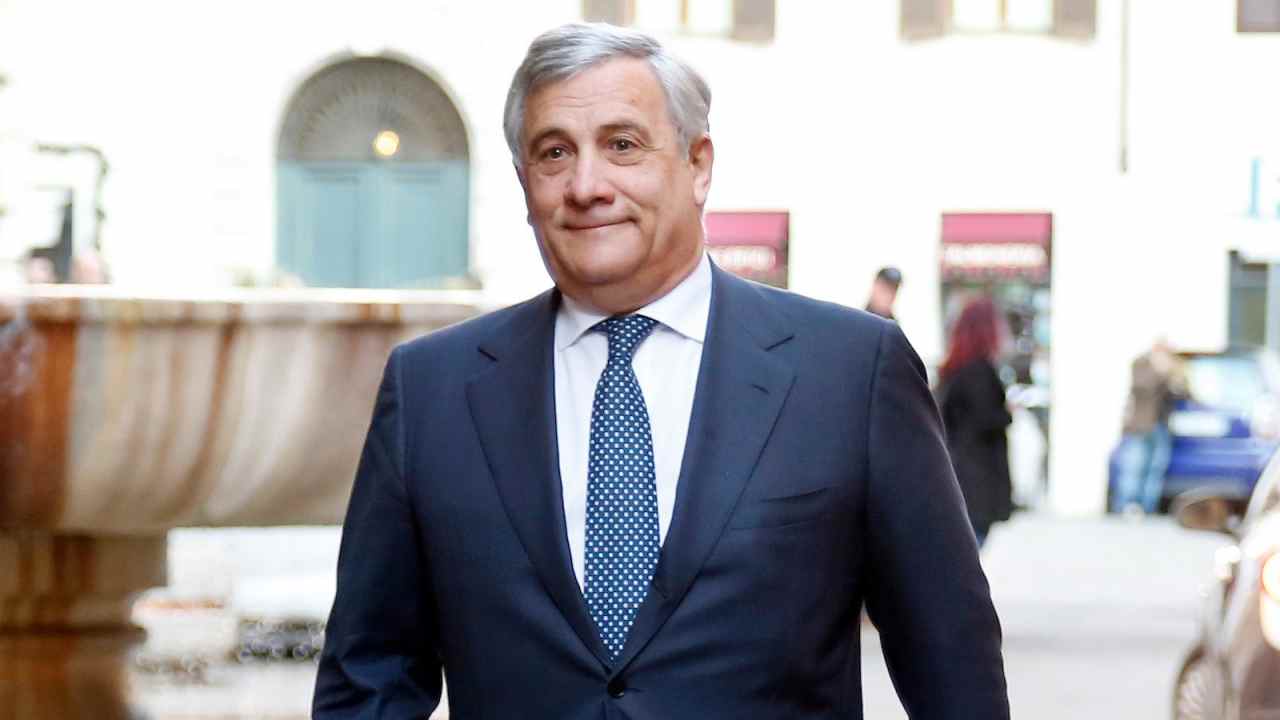 Tajani a Berlino: “Sui migranti chiediamo il rispetto delle regole”