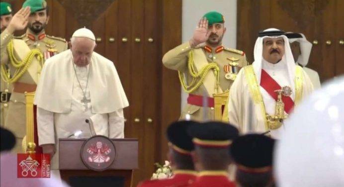 Papa Francesco in Bahrein: “Ogni guerra rappresenta anche la morte della verità”