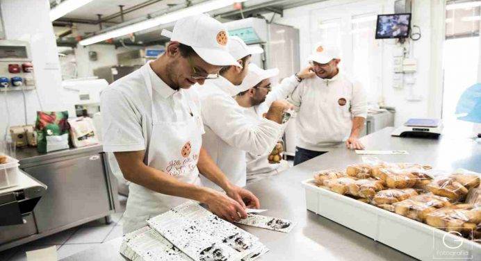 Dolce inclusione lavorativa: la storia del micro biscottificio Frolla