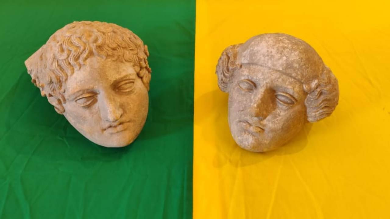 Catania, la GdF sequestra due teste greche in terracotta del V secolo a.C.