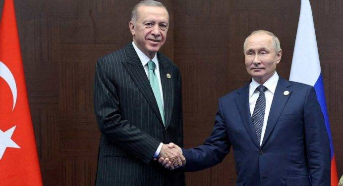 Ucraina, Erdogan a Putin: “La guerra finisca al più presto”