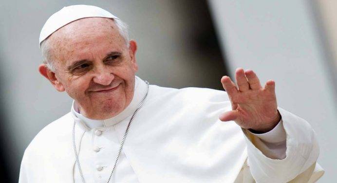 Papa Francesco: “Le parrocchie tornino ad essere scuole di servizio e generosità”