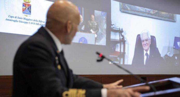Mattarella: “Da Forze armate italiane grande contributo a stabilità e pace”