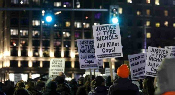 Usa, uccidono afroamericano: cinque agenti accusati di omicidio di secondo grado