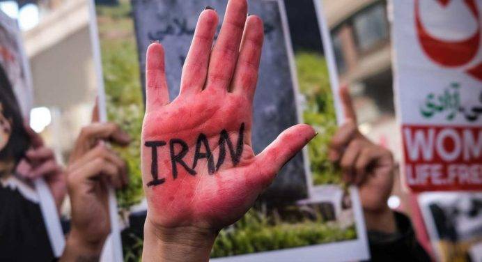 Aryaanpour: “Europa dovrebbe ascoltare di più il popolo dell’Iran, non il governo di Teheran “