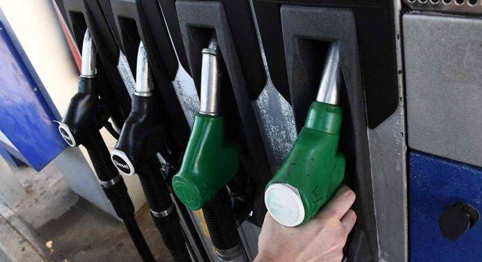 Benzina: Mattarella firma il decreto carburanti